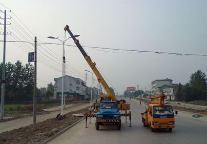 کیا بارش کے دنوں میں شمسی اسٹریٹ لیمپ ابھی بھی جاری ہے؟-风向标 -4 组-夏雨
